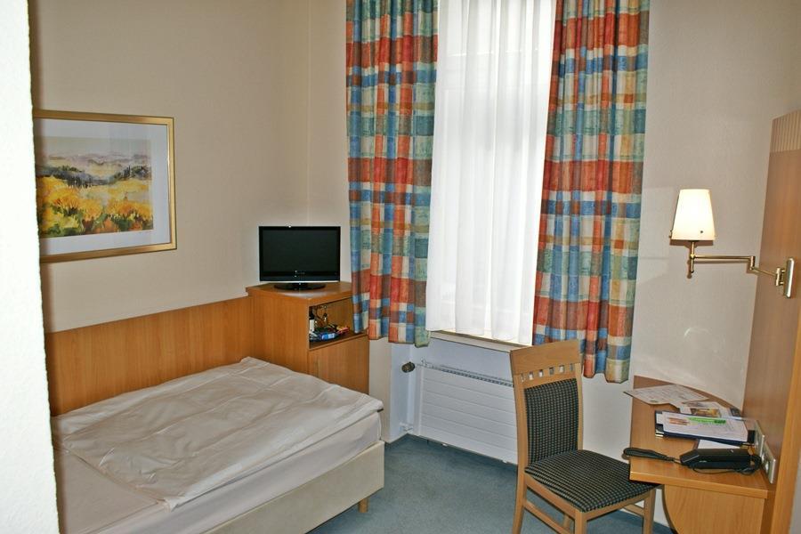 City Partner Central-Hotel Wuppertal Room photo